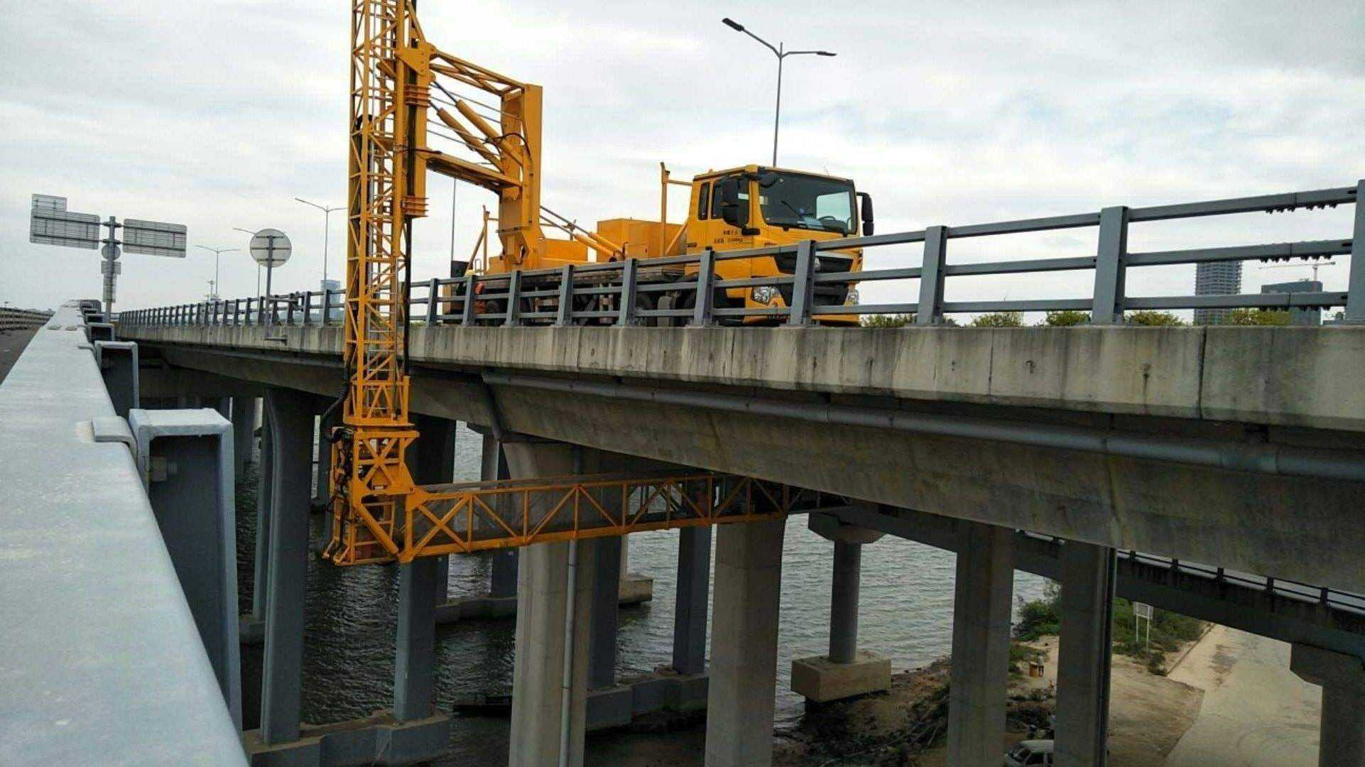 汽車式橋梁檢測(cè)車